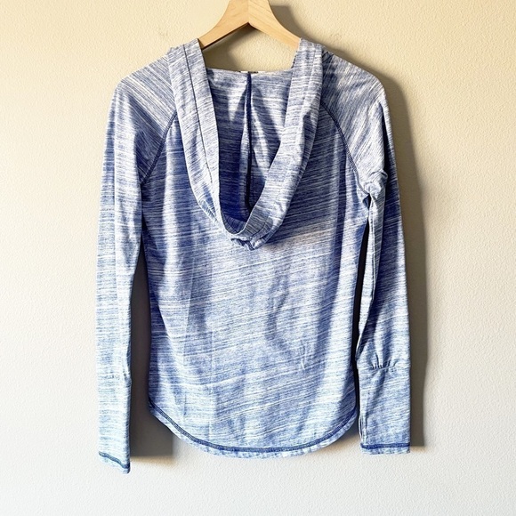 PrAna Living Demi Hooded Athletic Top Heathered Blue Jay Size XS Thumbholes EUC - Picture 7 of 12